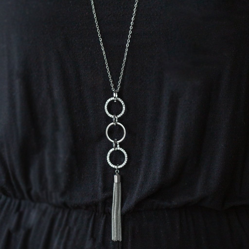 Diva In Diamonds White Necklace